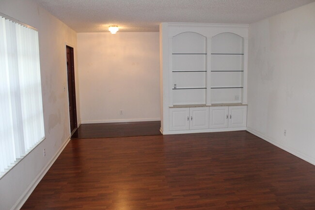 Building Photo - 13880 Paddock Dr