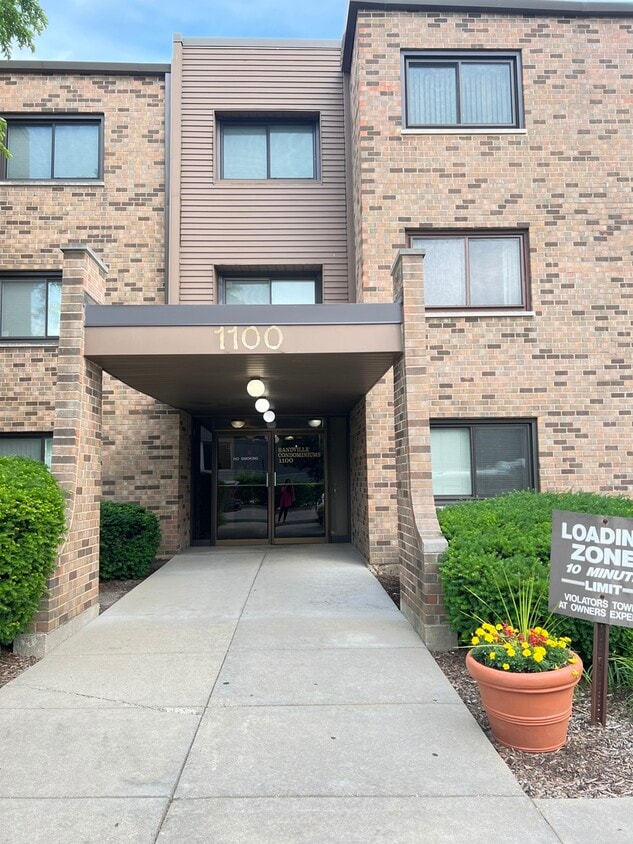Primary Photo - 1100 E Randville Dr