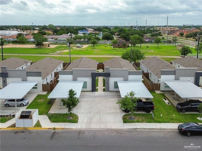Foto del edificio - 3404 S Colt Ln
