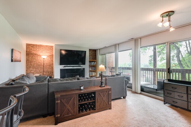 Building Photo - 5801 Oakwood Dr