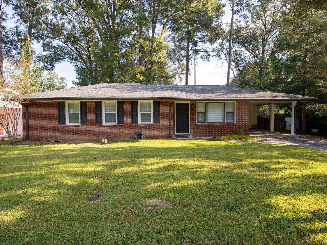 Primary Photo - Three Bedroom Brick Ranch in National Hills!