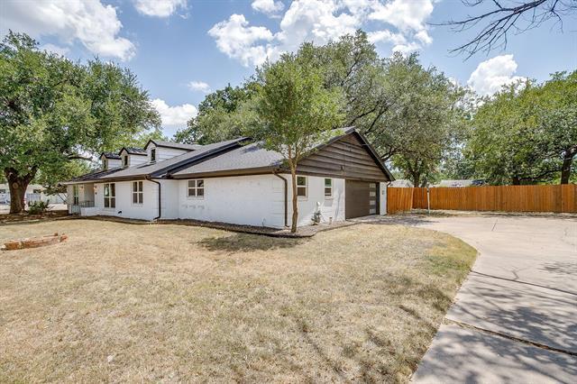 Foto del edificio - 2536 Daisy Ln