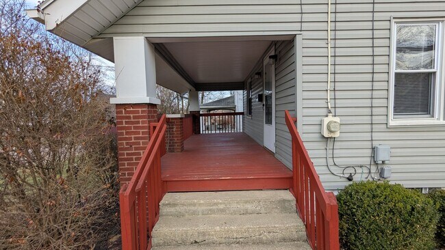 Foto del edificio - Charming 3-bedroom, 1-bathroom home located in the vibrant city of Akron