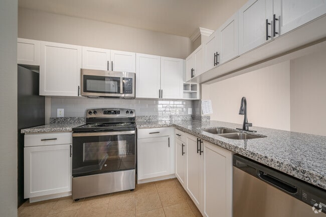 2BR, 2BA - 1,098SF - Kitchen - Grandea Bellfort