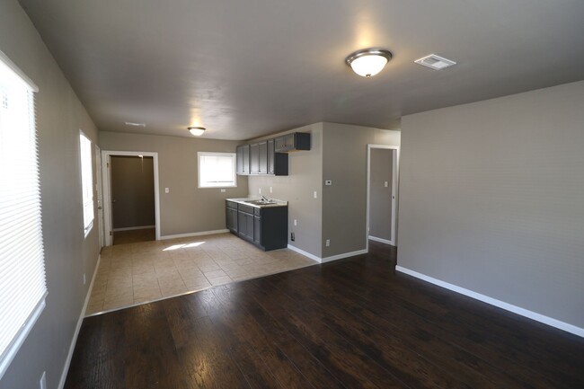 Foto del edificio - 4 Bedroom Ranch w/ Garage