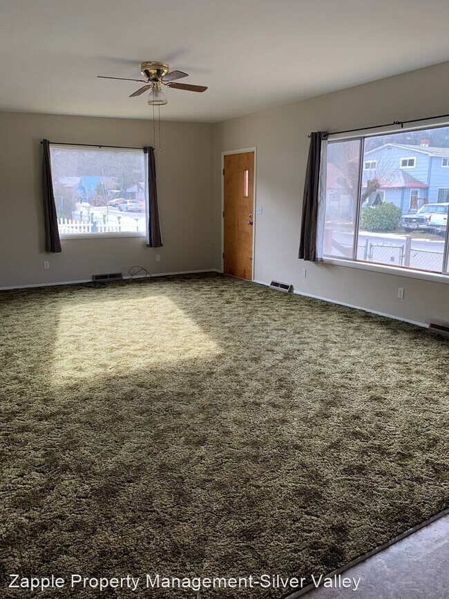 Building Photo - 3 br, 1 bath House - 103 E Street