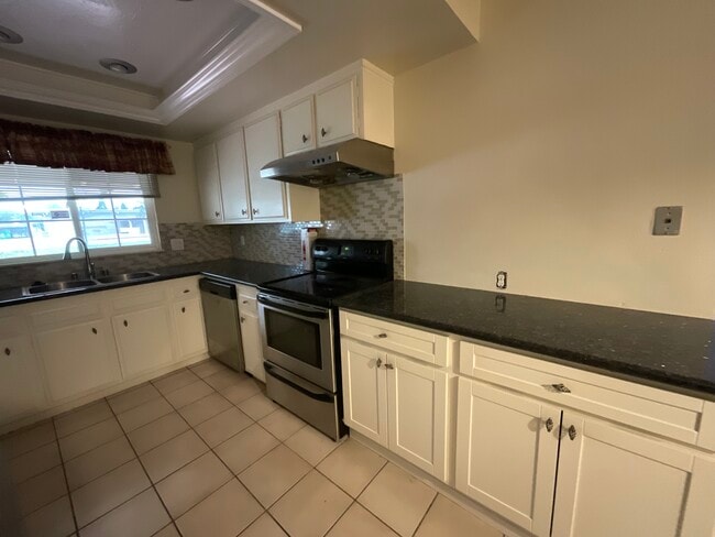 Building Photo - 2568 Parkside Dr