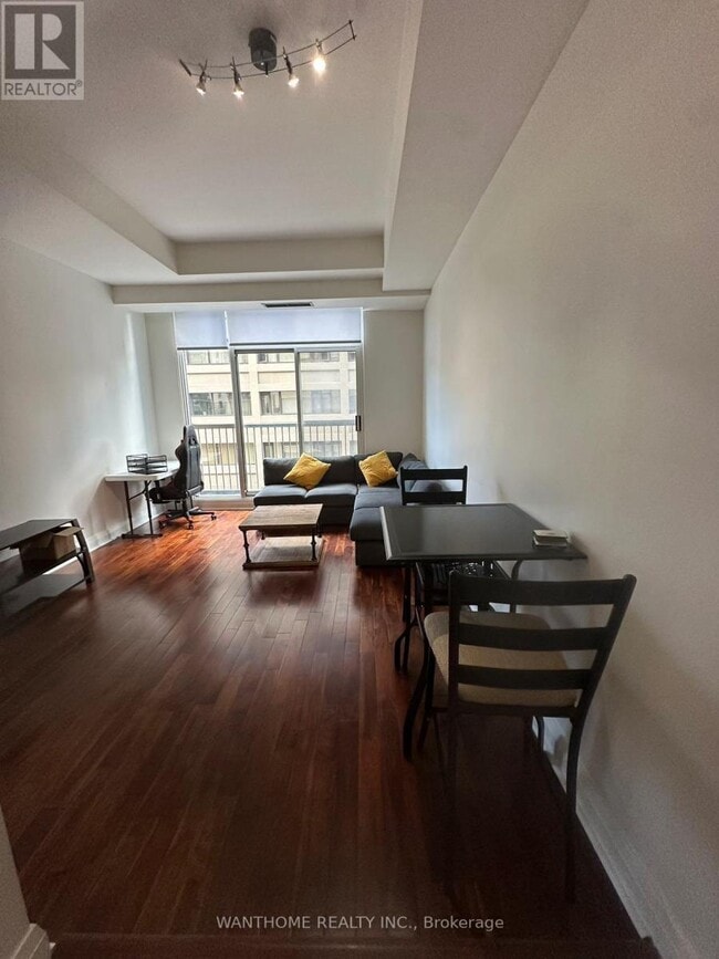 Building Photo - 8 Wellesley St E