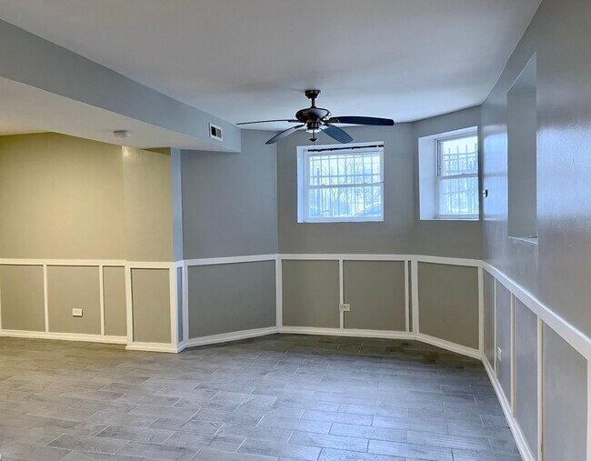 Building Photo - 1422 S Avers Ave