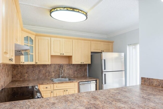 Photo - 1700 Embassy Dr House