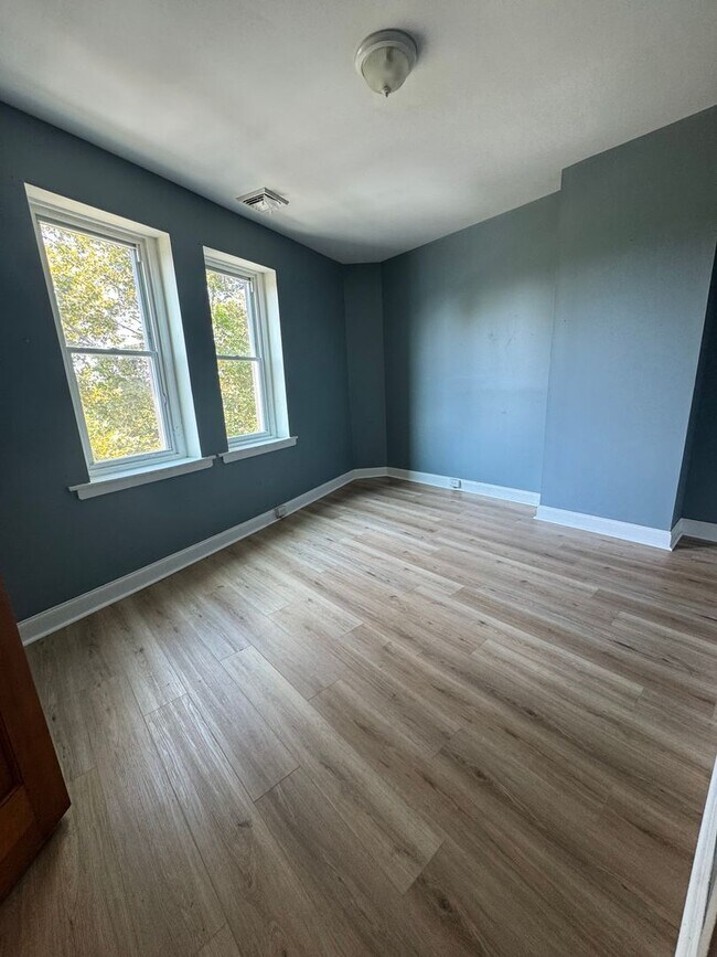 Foto del edificio - 4716 Woodland Ave