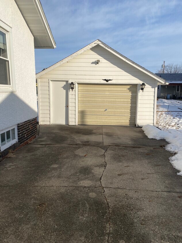 1026 N 5th Ave E, Newton, IA 50208 House Rental in Newton, IA