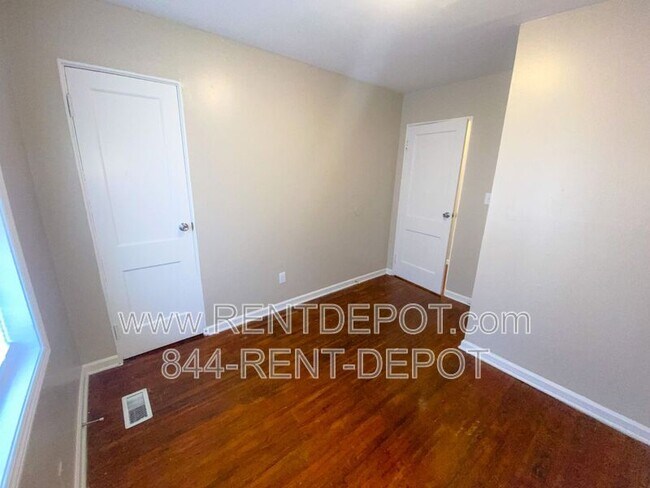 Building Photo - 1540 SE Riverside Dr