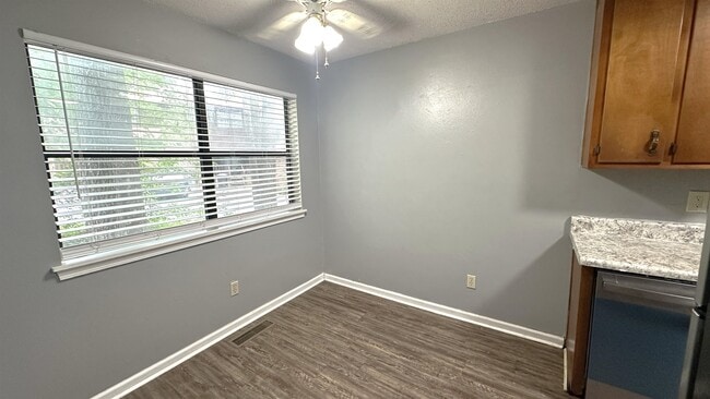 Foto del edificio - 3735 Donovan Dr