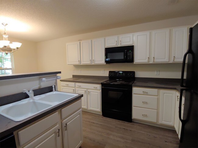 Building Photo - 1252 Collegian Terrace