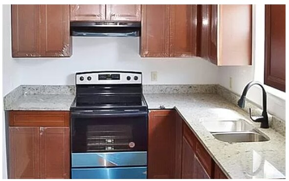 Building Photo - 721 Woodland Dr