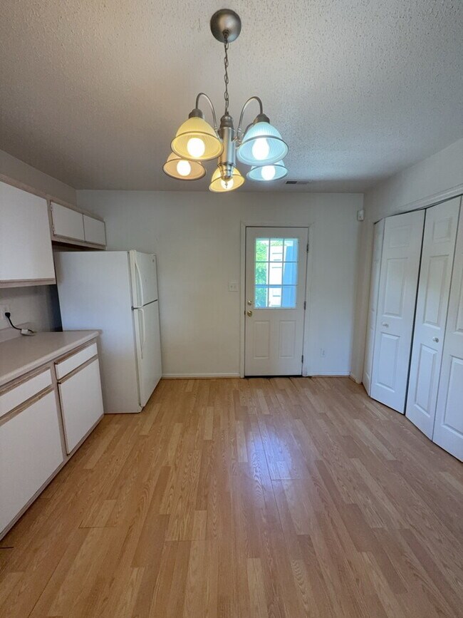 Foto del edificio - 111 Fairwood Ct