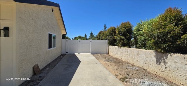Building Photo - 3024 Sonrisa Dr