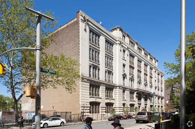 Building Photo - 371 Madison St