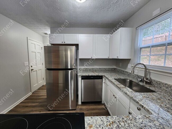 Building Photo - 2800 Pebblebrook Ct