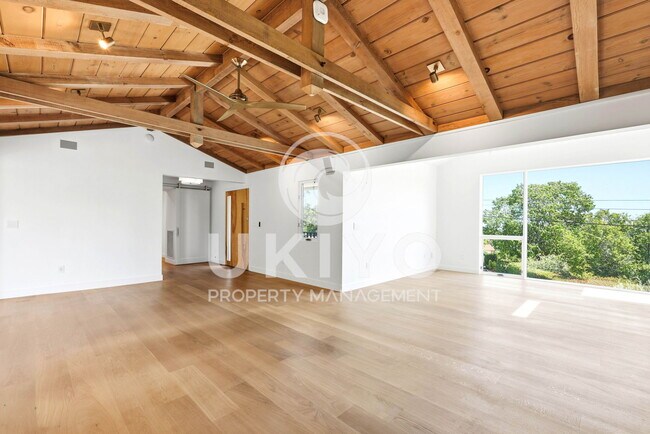 Foto del edificio - 133 Hilltop Crescent
