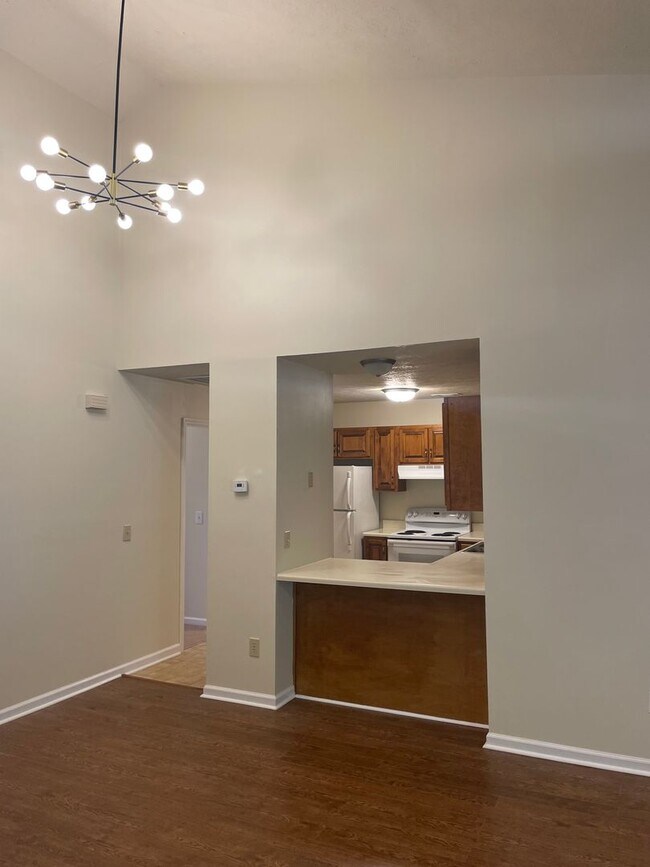 Foto del edificio - Available in July!!