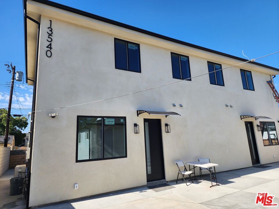 Foto principal - 13540 Hamlin St