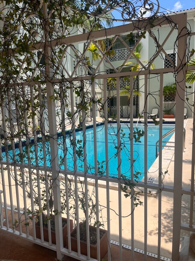 Foto del edificio - 45 Antilla Ave