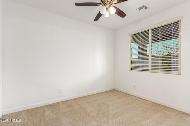 Foto del edificio - 10633 W Wood St