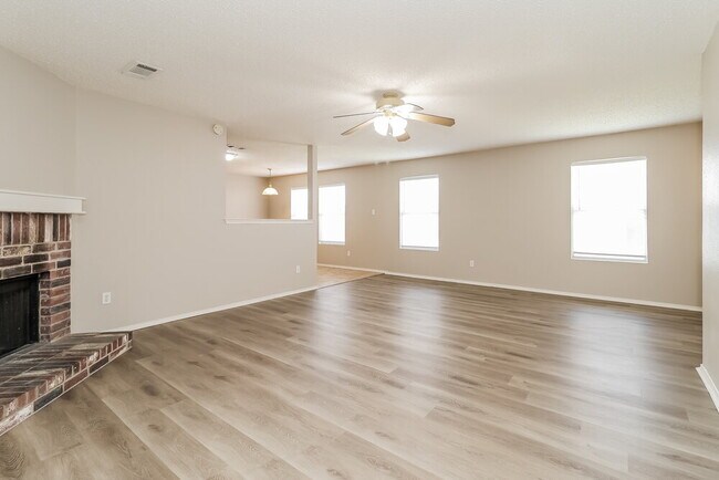 Foto del edificio - 5112 Royal Burgess Dr