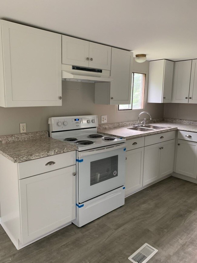 Building Photo - 2 br, 1 bath House - 1234 Sunburst Road