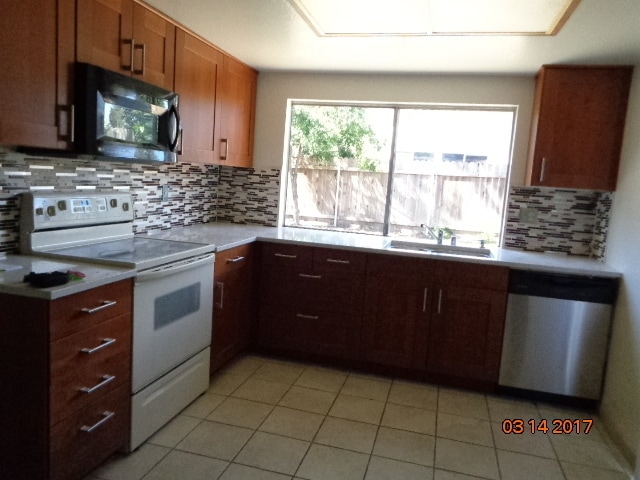 Building Photo - 312 Royal Oaks Dr