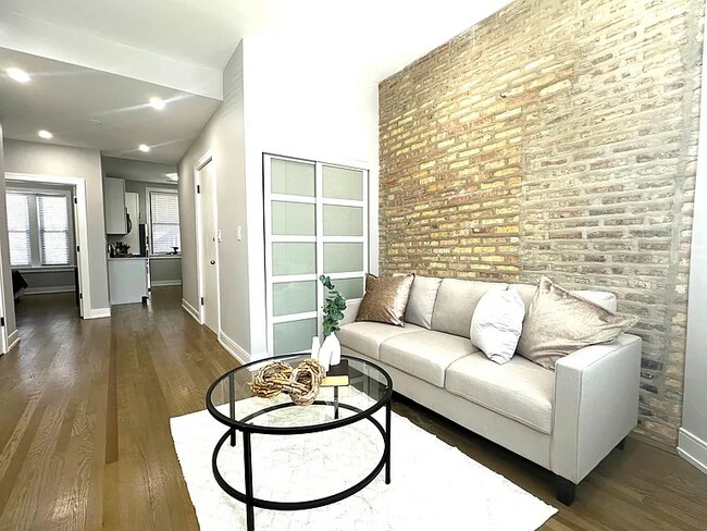 Foto del edificio - 3839 N Wilton Ave