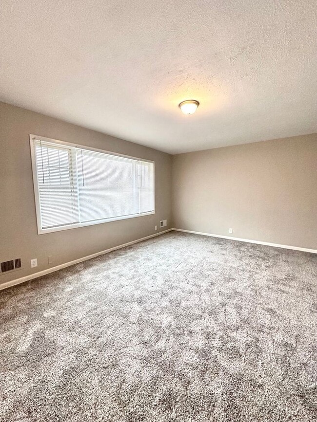 Building Photo - ? Beautifully Updated Home in Hummingbird Hill ?