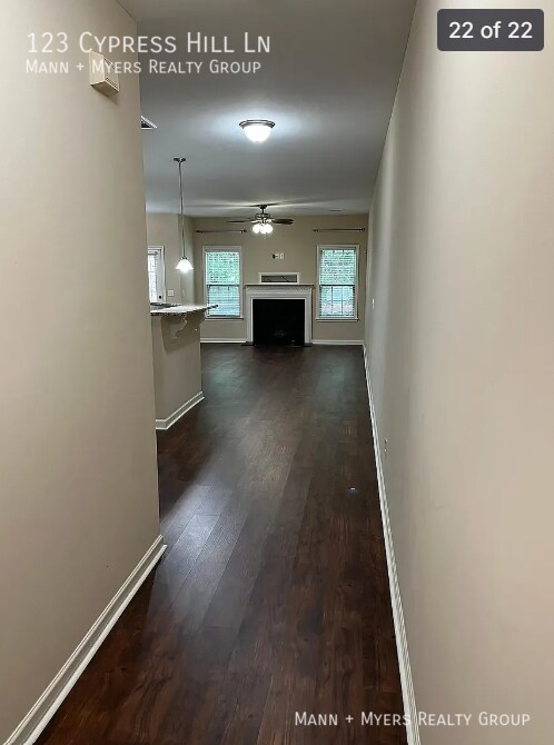 Foto del edificio - 123 Cypress Hill Ln