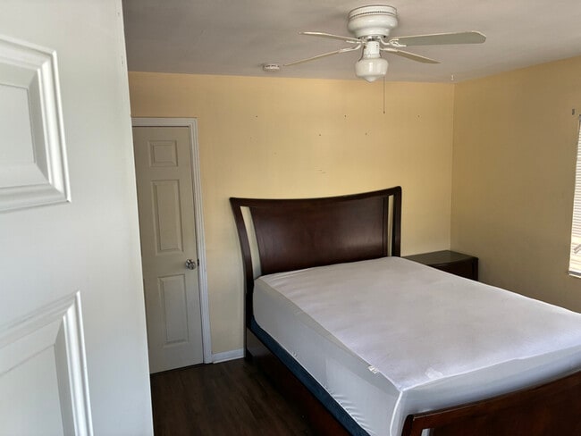 Building Photo - 4586 Park St