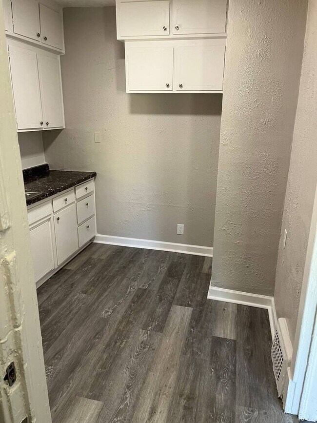 Foto del edificio - 987 Evangeline Rd