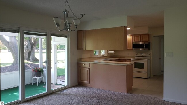 Building Photo - 213 Fairlane Dr