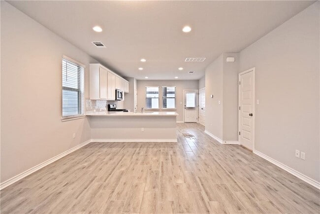 Building Photo - 1724 Fountain Bridge Dr