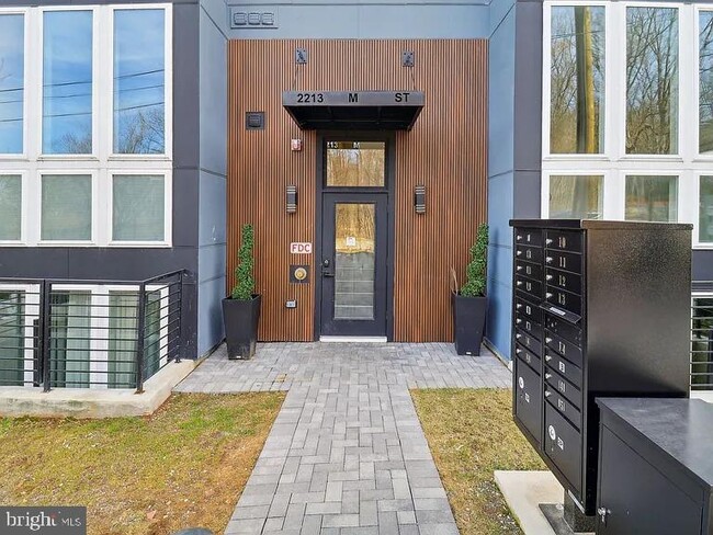 Building Photo - 2213 M St NE