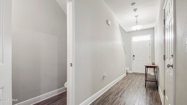 Foto del edificio - 5840 Callaway Cir