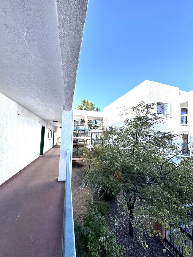 Foto del edificio - Evergreen Apartments