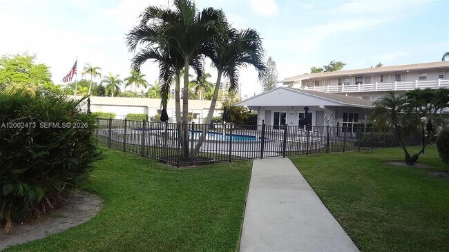 Foto del edificio - 700 Layne Blvd