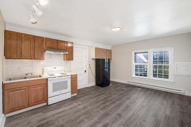 Building Photo - 2722 N Stowell Ave