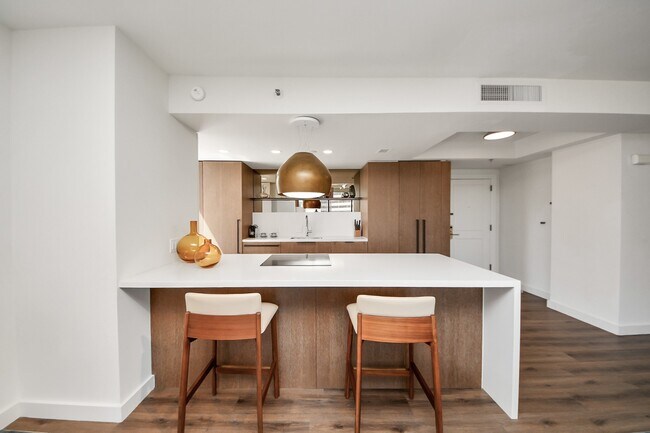 Foto del edificio - 1300 Lamar St