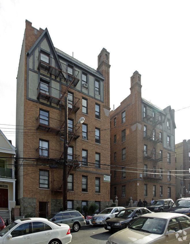 Building Photo - 675 E 234th St