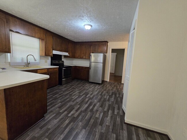 Building Photo - 1855 Broadell Dr