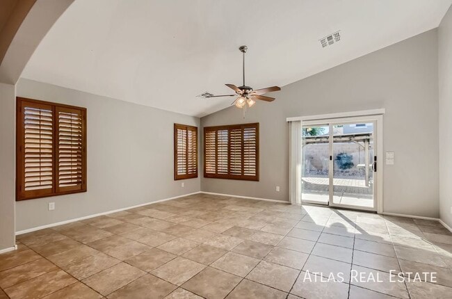 Building Photo - 1305 W Busa Dr