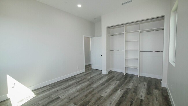 Foto del edificio - 5535-5539 Potomac St.