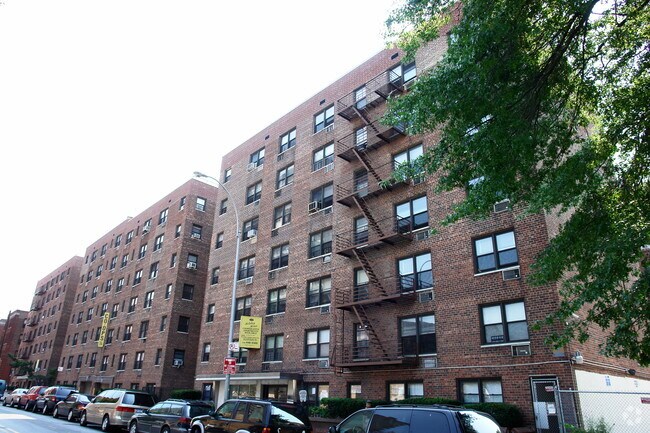 Building Photo - 14330 Roosevelt Ave